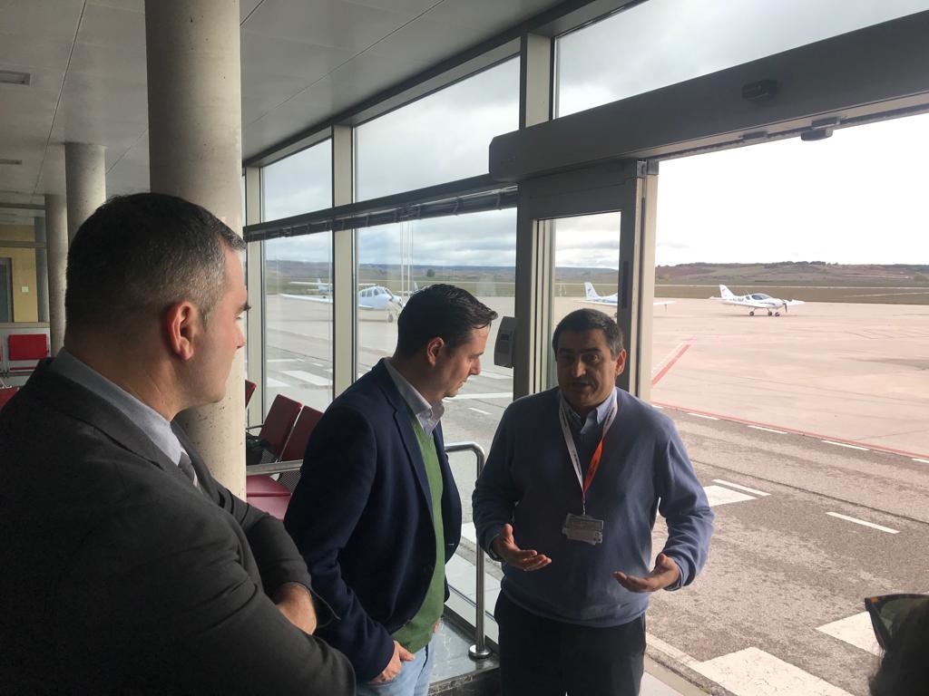 El alcalde destaca el esfuerzo del Ayuntamiento por consolidar el aeropuerto