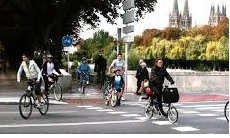 El alcalde, desde el respeto a la ordenanza de Movilidad, apuesta por potenciar el uso de la bicicleta y de los desplazamientos a pie